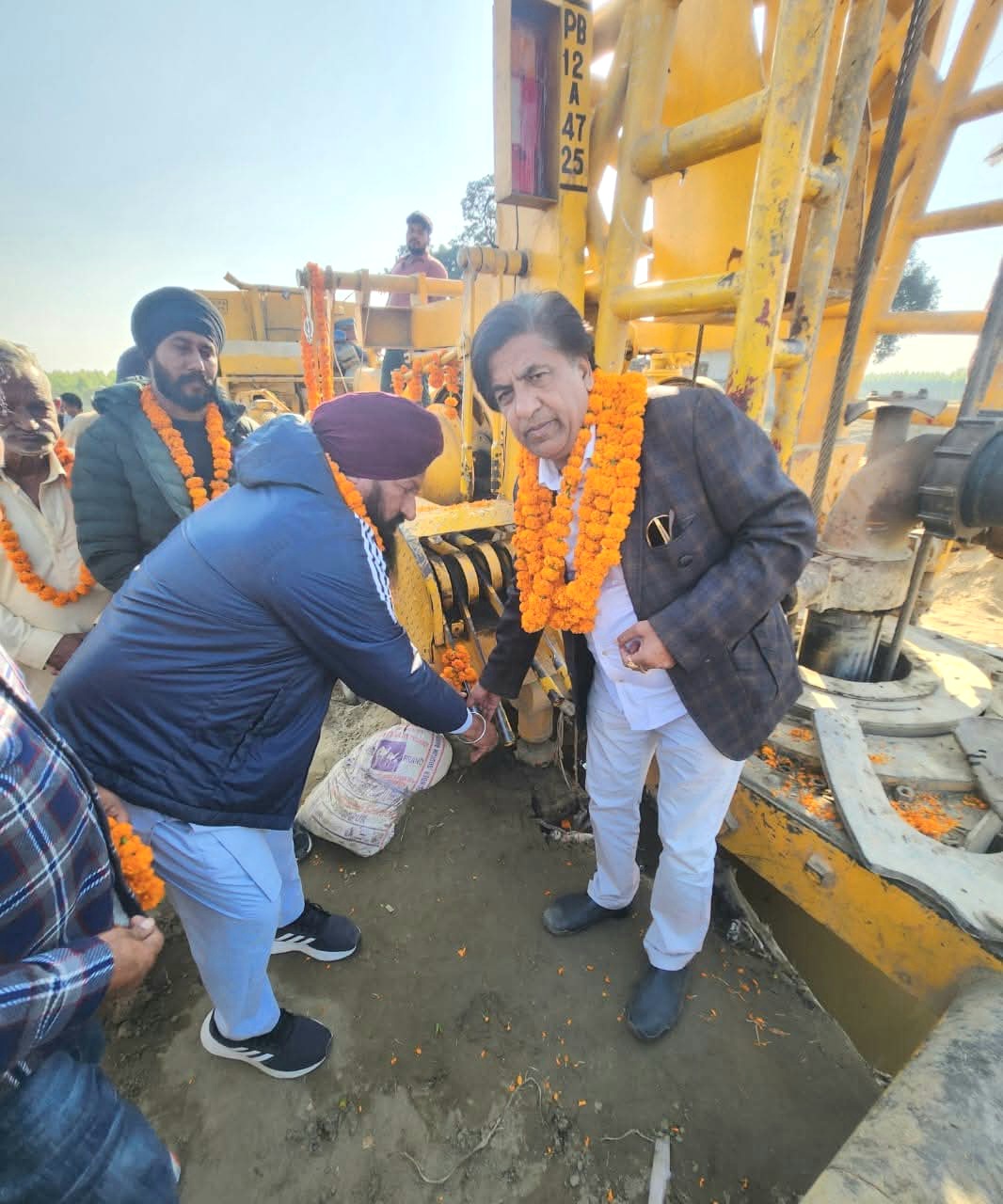 ਵਿਧਾਇਕ ਜਿੰਪਾ ਨੇ ਪਿੰਡ ਢੋਲਣਵਾਲ ’ਚ ਟਿਊਬਵੈਲ ਅਤੇ ਟੈਂਕੀ ਦੇ ਨਿਰਮਾਣ ਕਾਰਜ ਦੀ ਕਰਵਾਈ ਸ਼ੁਰੂਆਤ